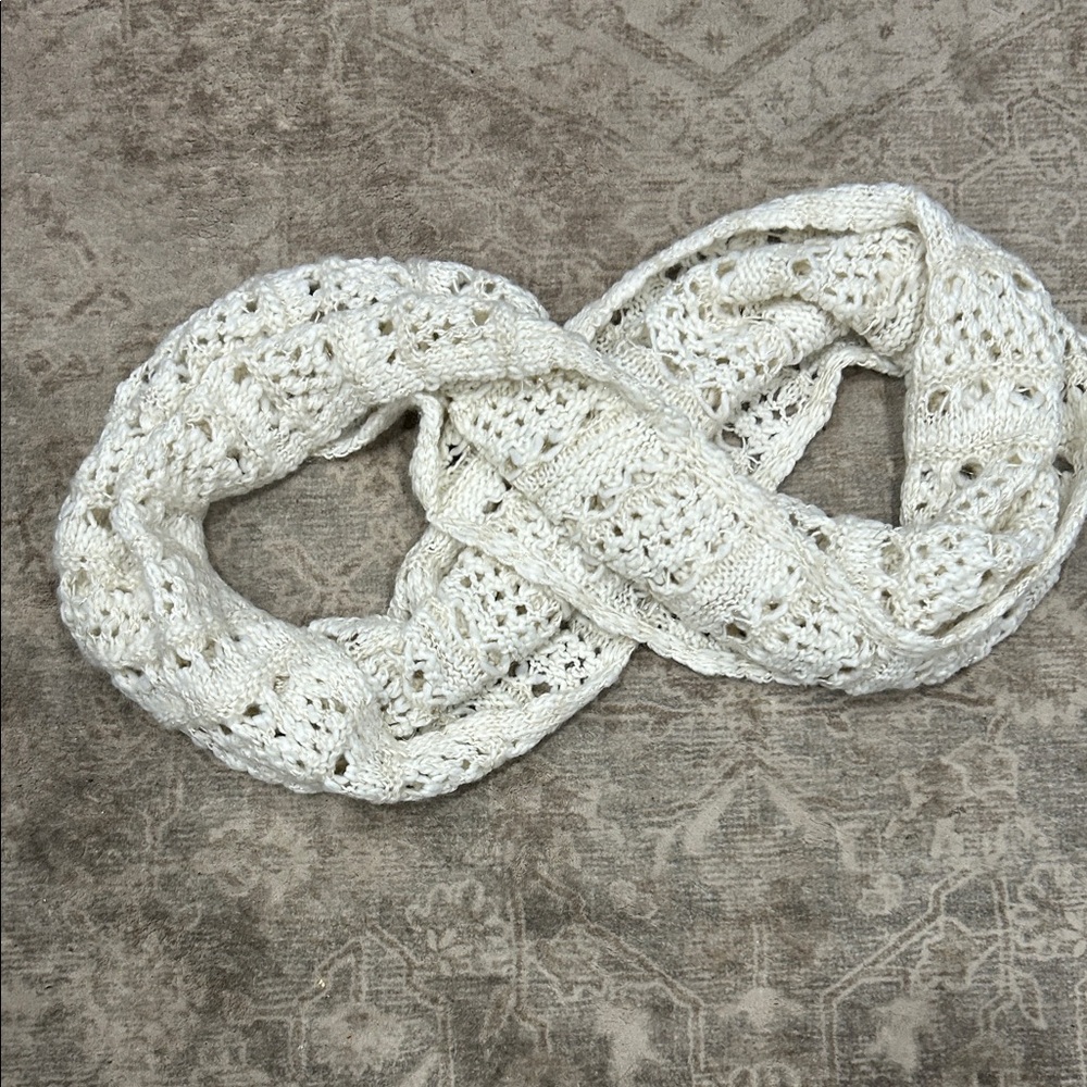 American Eagle Outfitters White Knit Infinity Scarf